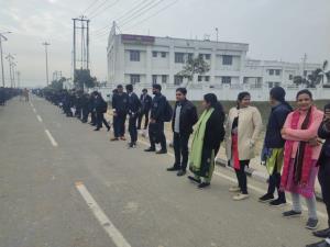 The human chain has formed to mark the 126th birth anniversary of renowned freedom fighter Netaji Subhash Chandra Bose.