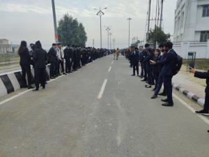 The human chain has formed to mark the 126th birth anniversary of renowned freedom fighter Netaji Subhash Chandra Bose.