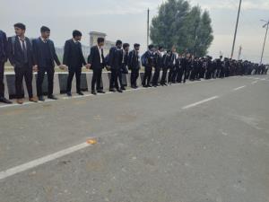 The human chain has formed to mark the 126th birth anniversary of renowned freedom fighter Netaji Subhash Chandra Bose.